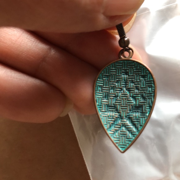 Retro bronze smeared ethic style earrings with turquoise embellishment - Picture 3 of 4